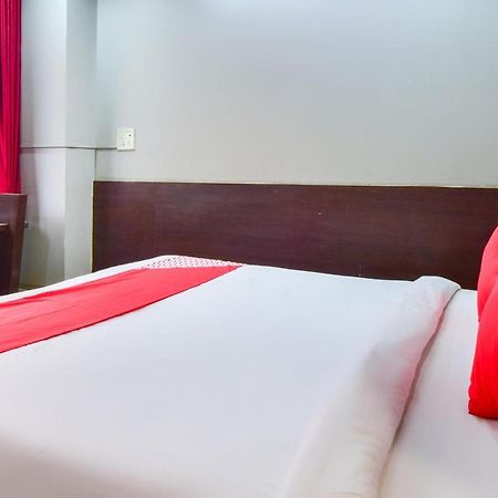 Oyo 67509 Hotel Tukson Narayangaon Exteriör bild