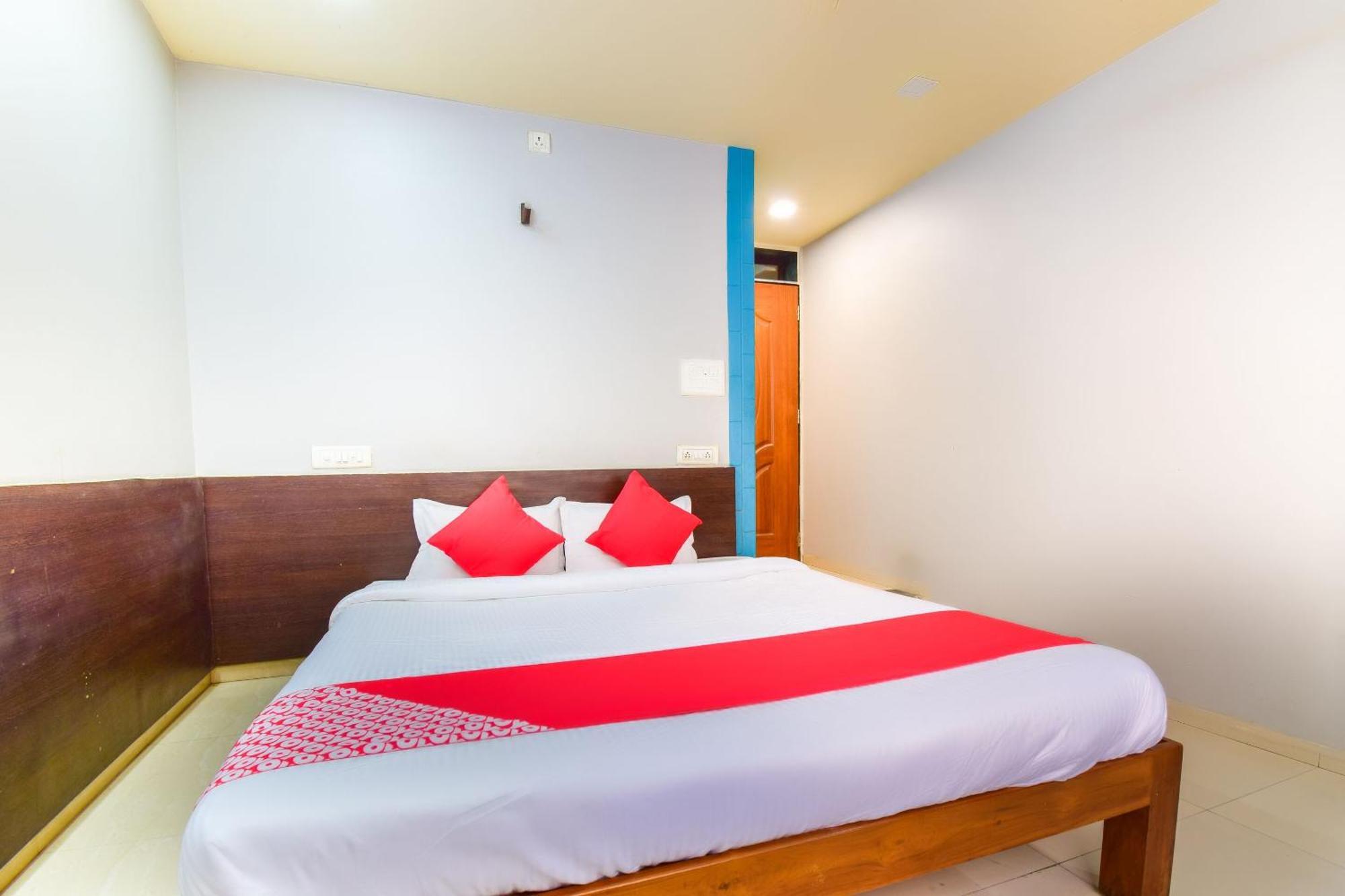 Oyo 67509 Hotel Tukson Narayangaon Exteriör bild