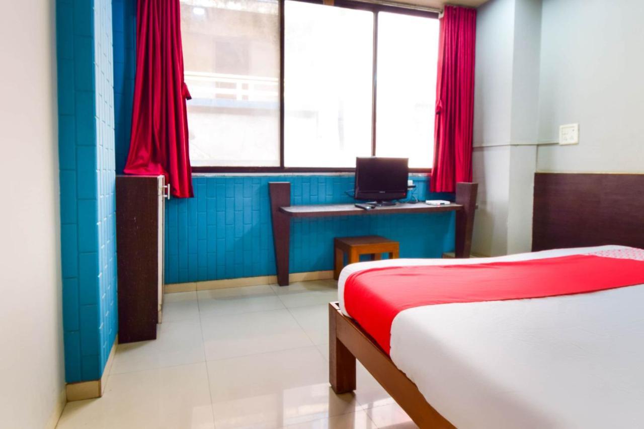 Oyo 67509 Hotel Tukson Narayangaon Exteriör bild