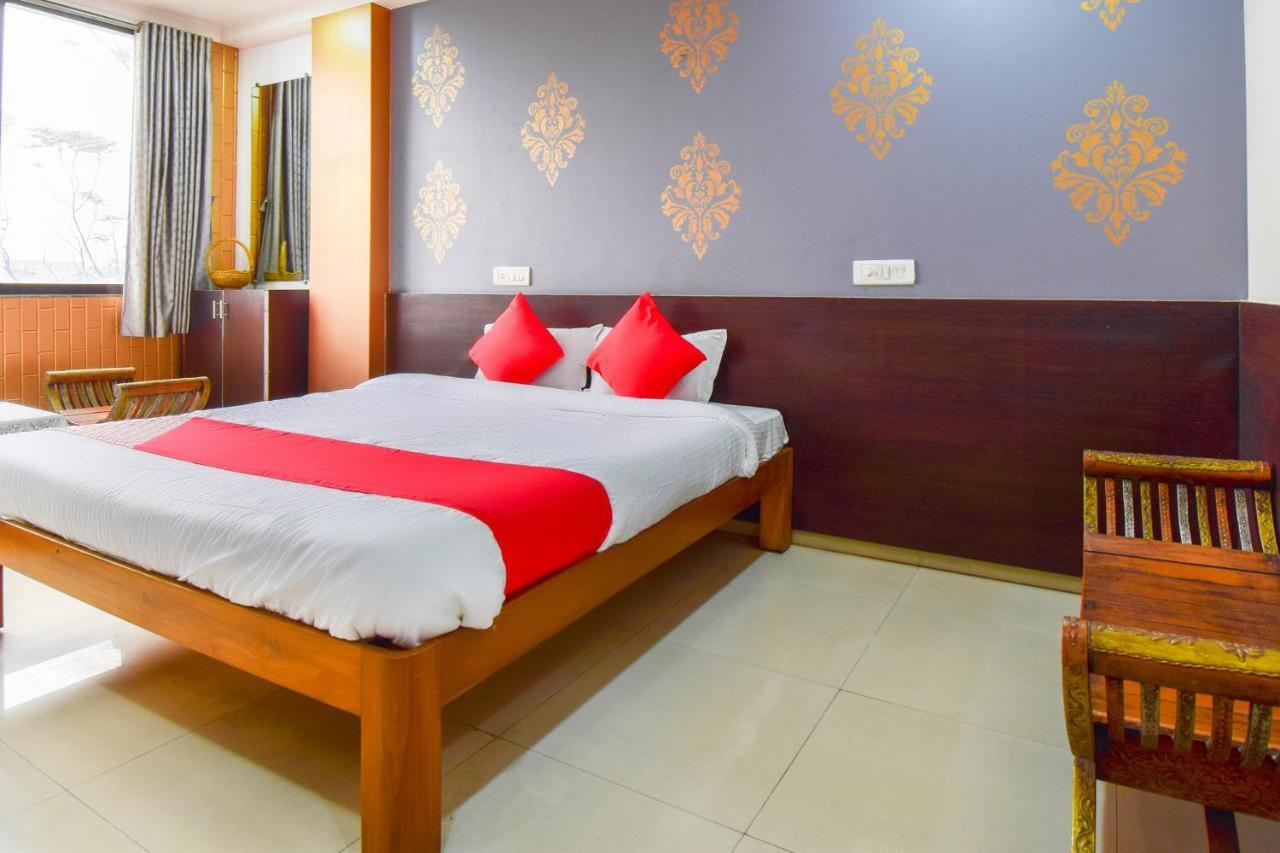 Oyo 67509 Hotel Tukson Narayangaon Exteriör bild